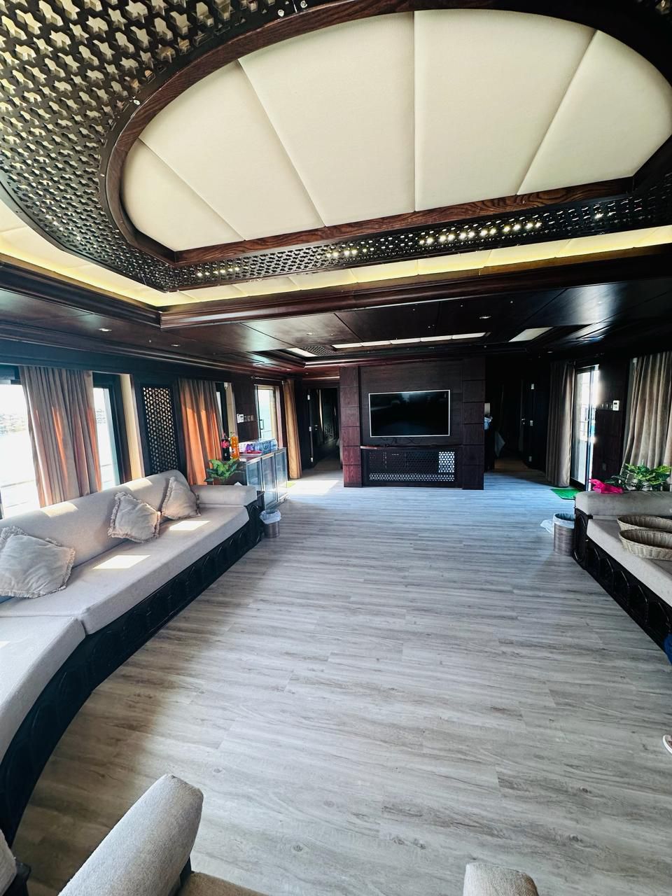 Yacht 1