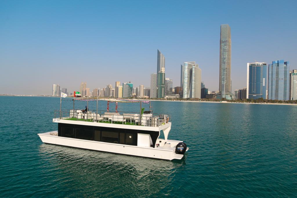 Yacht 1