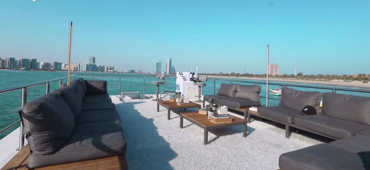 Yacht 1